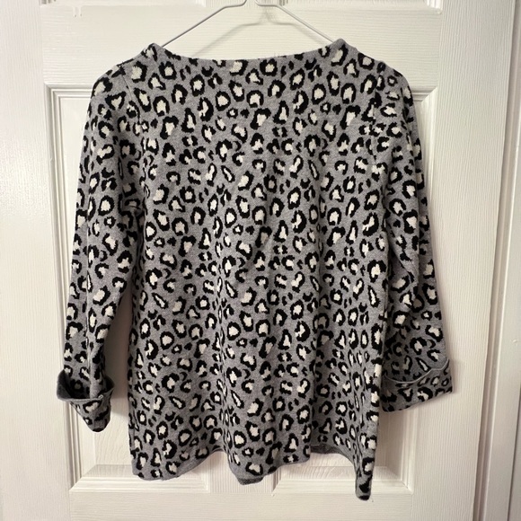 Women’s Tahari Size Small Gray, black, and white cheetah print sweater - Picture 2 of 6